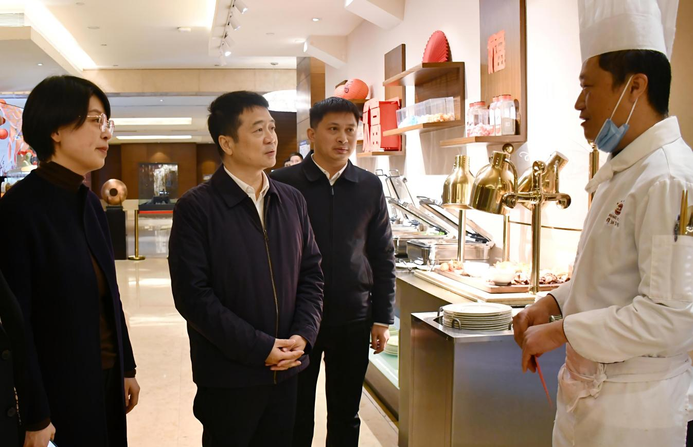 省美狮贵宾会集团领导率队开展春节前走访慰问